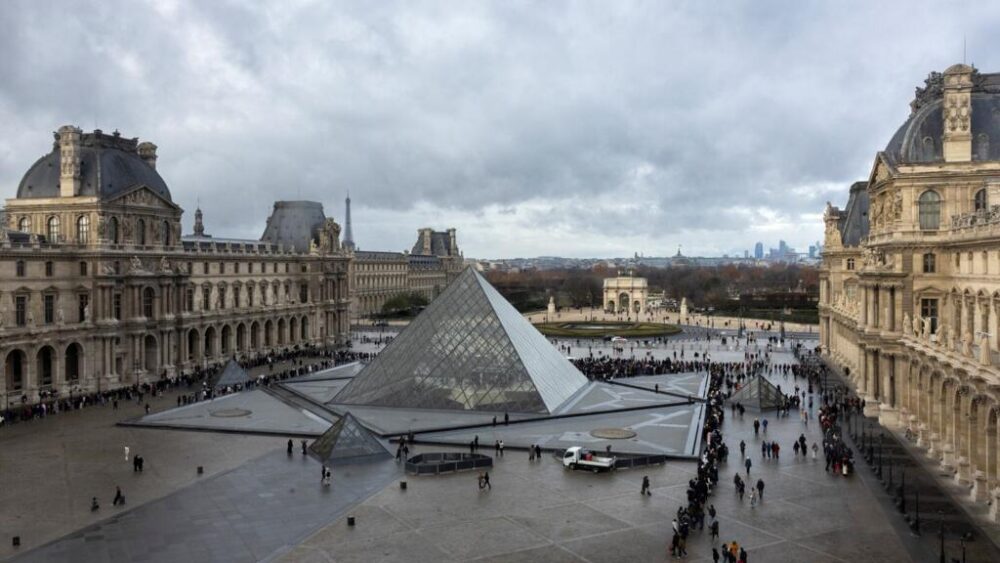 El Museo del Louvre de París, en una imagen del 19 de noviembre de 2025