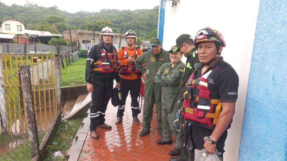 Los adolescentes de Cenvicruz son evacuados a un coliseo en El Torno