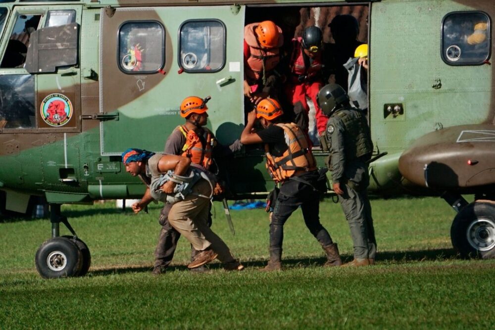 "Hay personas que no quieren ser evacuadas": rescates continúan por vía aérea en El Torno- "Hay personas que no quieren ser evacuadas": rescates continúan por vía aérea en El Torno