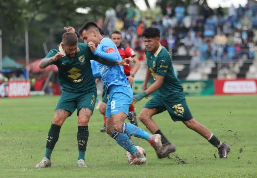 Incidencia del partido entre Blooming y Bolívar. Foto: Agencia Marka Registrada.