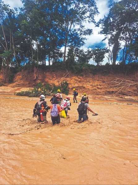 “Salgan, dejen todo”: la voz que salvó vidas, donde siguen aislados sin luz ni agua- “Salgan, dejen todo”: la voz que salvó vidas, donde siguen aislados sin luz ni agua
