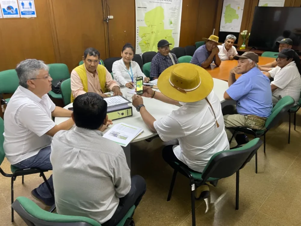 REUNIÓN. Ayer se reunieron comunarios de Isoso con representantes de la Gobernación