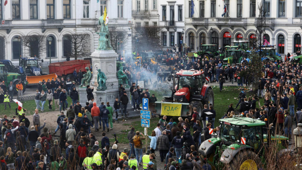 Farmers gather near the European Parliament, as they protest against the EU-Mercosur free-trade deal between the European Union and the South American countries of Mercosur, on the day of a European U