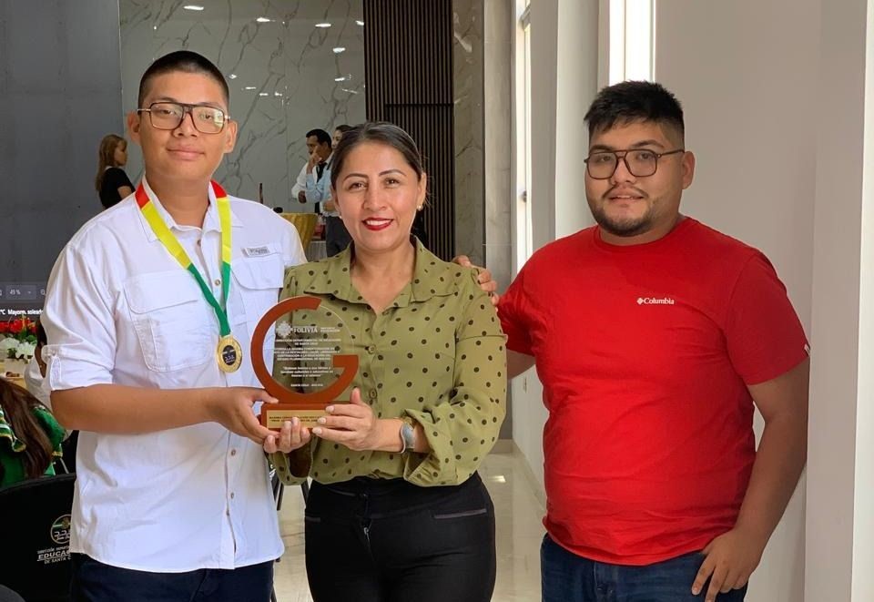 Educación cruceña cierra gestión y reconoce a estudiantes que brillaron en el país y el mundo- Educación cruceña cierra gestión y reconoce a estudiantes que brillaron en el país y el mundo