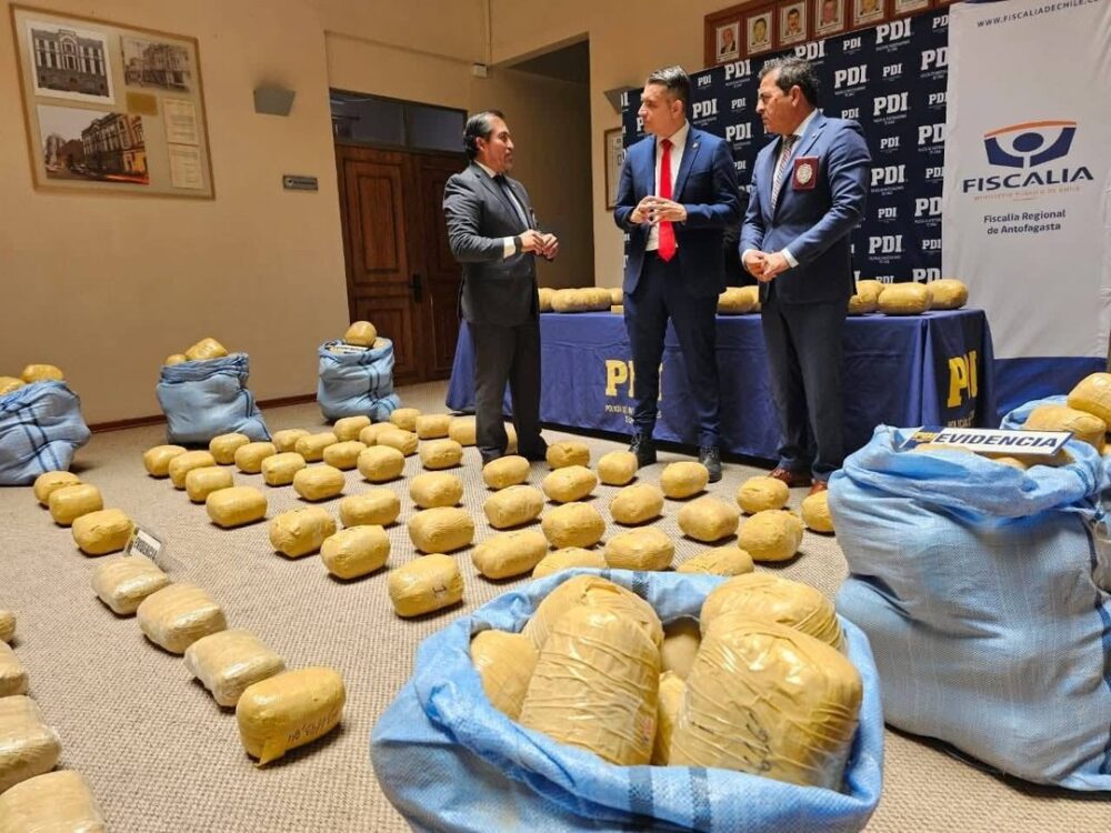 Cuatro bolivianos caen en Chile con casi 400 kilos de droga- Cuatro bolivianos caen en Chile con casi 400 kilos de droga