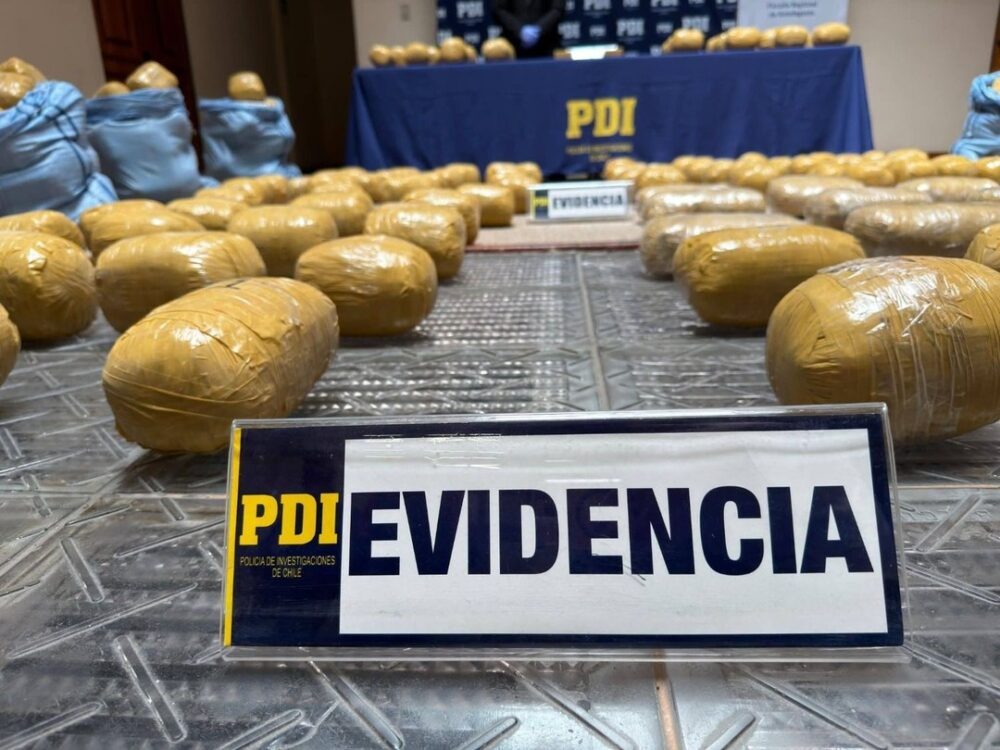 Cuatro bolivianos caen en Chile con casi 400 kilos de droga- Cuatro bolivianos caen en Chile con casi 400 kilos de droga