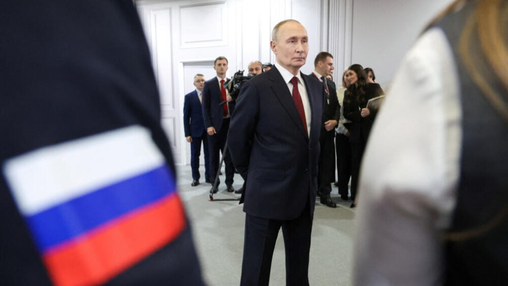 El presidente ruso, Vladímir Putin, se reúne con voluntarios del movimiento público Frente Popular Ruso el 19 de diciembre de 2025 en Moscú.