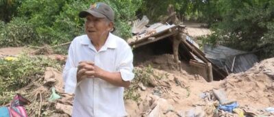 Un hombre asegura que sobrevivió por cuarta vez a un turbión, pero su casa quedó sepultada bajo el lodo