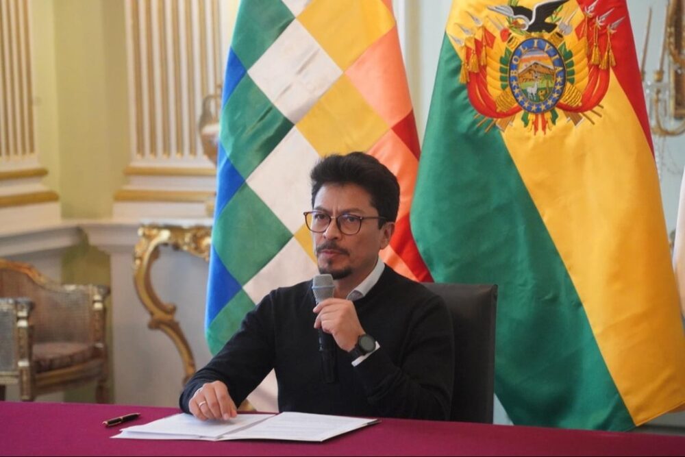 Gobierno señala que salida de la embajada venezolana no fue decisión de Bolivia y anuncia revisión migratoria