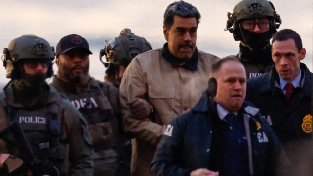 El presidente venezolano Nicolás Maduro, capturado por Estados Unidos, llega al helipuerto del Downtown Manhattan mientras se dirige al tribunal federal Daniel Patrick Moynihan, en Manhattan, para una primera comparecencia en la que deberá responder a cargos federales que incluyen narcoterrorismo, conspiración, narcotráfico, blanqueo de capitales, entre otros. Nueva York (EE. UU.), 5 de enero de 2026.