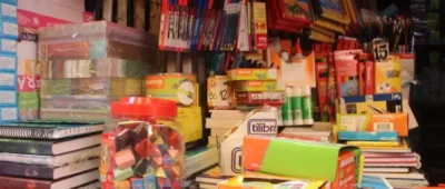 “Los precios están accesibles”, comerciantes señalan que bajó el precio de los útiles escolares