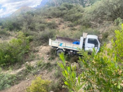Distrito 6 de Sucre: Volqueta con pasajeros se embarranca  y deja un fallecido y seis heridos