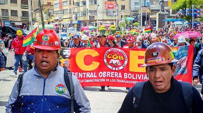 Gobierno de Arce regaló 79 vehículos, sedes y hoteles a centros sindicales, según viceministro