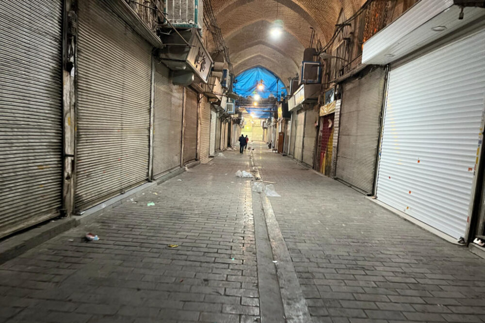 Las tiendas del Gran Bazar de Teherán cerraron sus puertas sumándose al movimiento de protesta. Aquí, el 6 de enero de 2026.