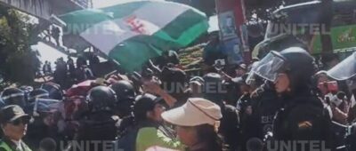 Tensión en la Ceja de El Alto: Maestros intentan bloquear el peaje; la Policía está en apronte