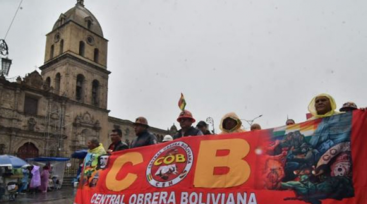 La COB ratifica bloqueos en carreteras y convoca al cierre de calles para este viernes