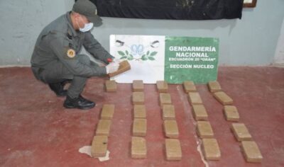 Tras persecución en el río Bermejo, capturan a un hombre y tres adolescentes con casi 26 kilos de droga