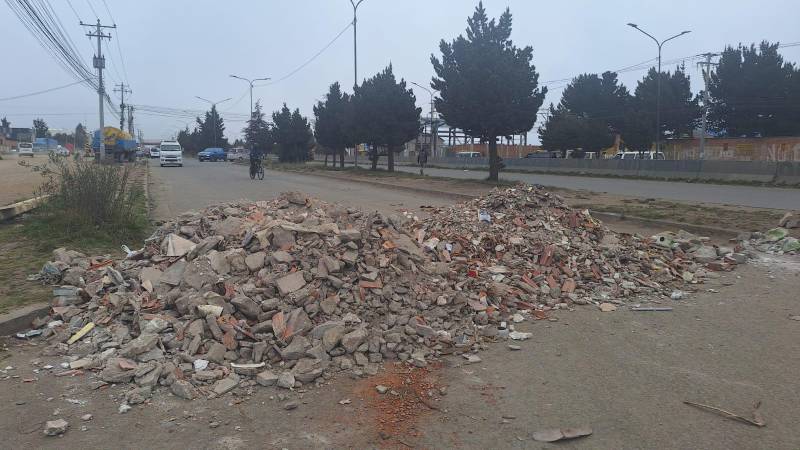 Bloqueo instalado en la ciudad de El Alto Bloqueo instalado en la ciudad de El Alto