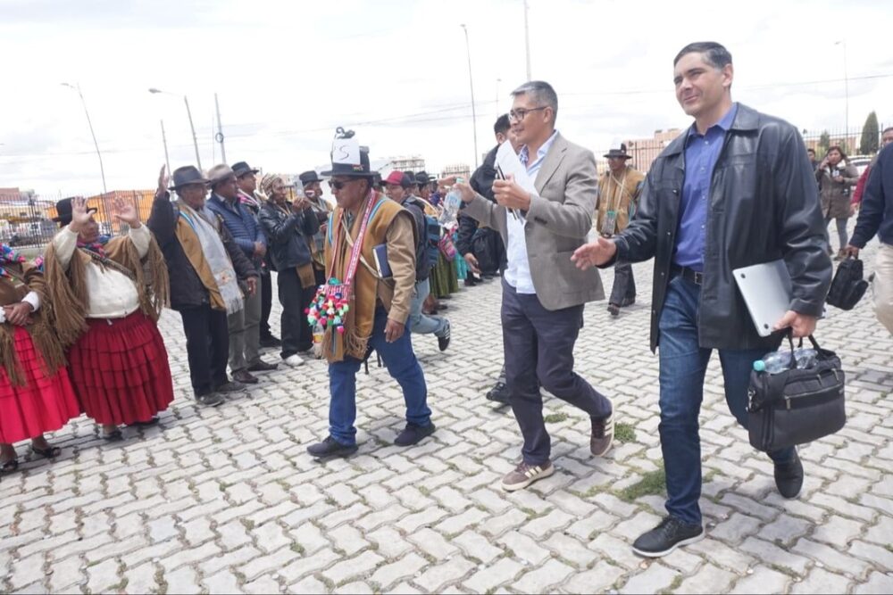 Seis ministros del Gobierno acuden al diálogo con la COB en El Alto