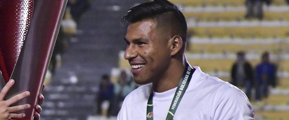El delantero Willan Álvarez fue convocado por primera vez a la selección boliviana en la era Óscar Villegas. El delantero Willan Álvarez fue convocado por primera vez a la selección boliviana en la era Óscar Villegas.