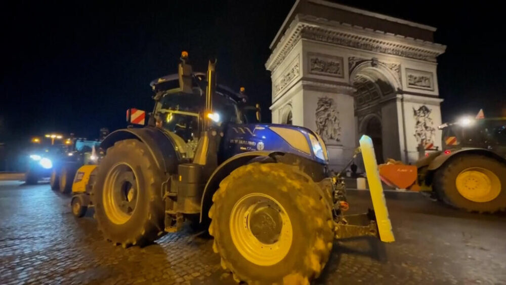 Alrededor de 350 tractores entraron en París el martes al amanecer para una nueva jornada de movilización agrícola, con el fin de exigir “medidas concretas e inmediatas” al gobierno francés.