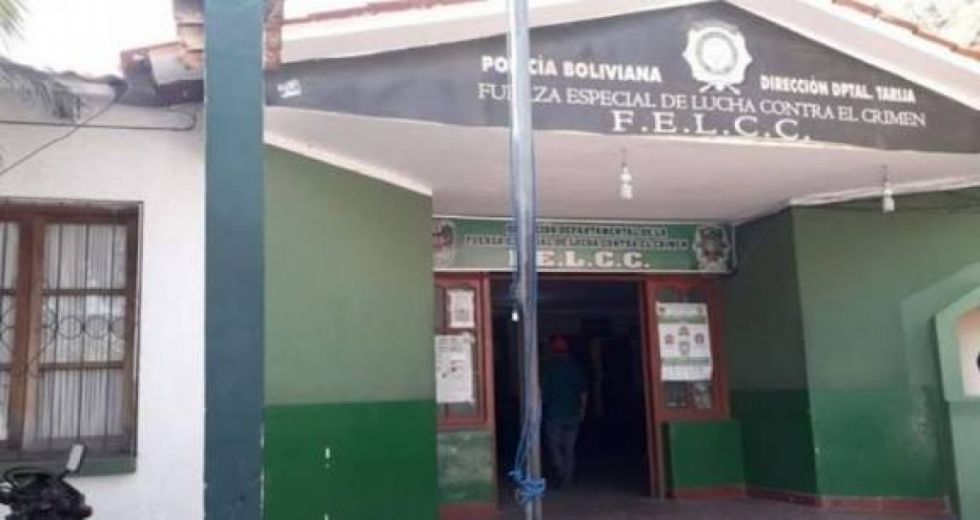 Investigan muerte de una mujer en celdas de la FELCC
