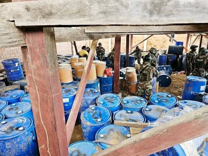 Pese a emboscada, Umopar decomisó 200 turriles con químicos- Pese a emboscada, Umopar decomisó 200 turriles con químicos