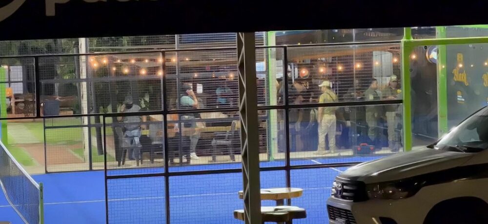 Balacera en el Urubó deja un BMW con varios impactos de bala y una víctima desaparecida-