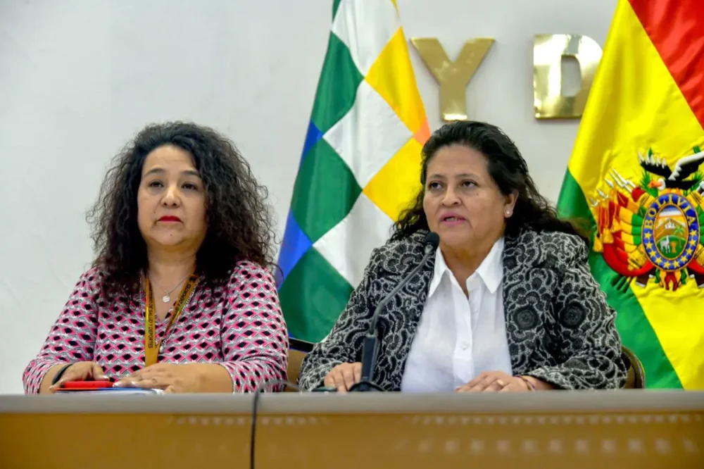 La ministra de Salud, Marcela Flores, en conferencia de prensa. FOTO: Ministerio de Salud