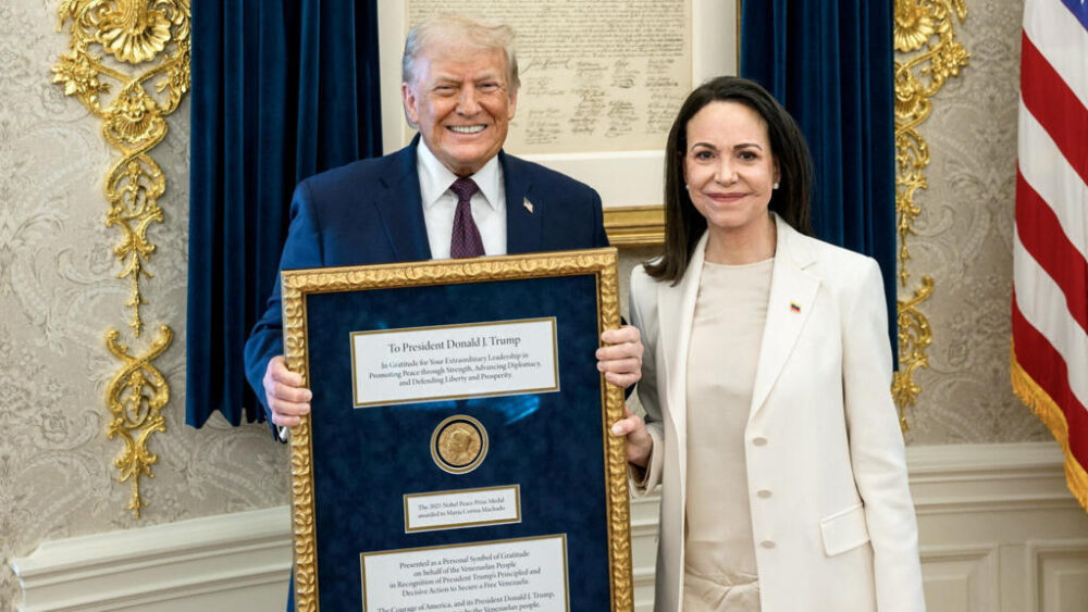 Trump y la opositora y premio Nobel de Paz, María Corina Machado.