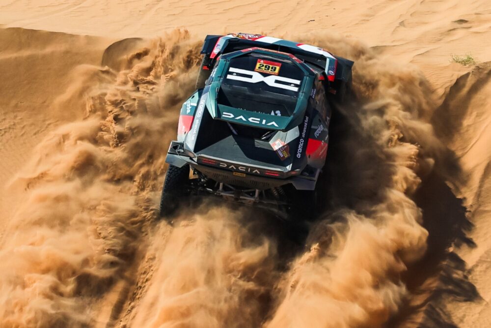 Nasser Al-Attiyah ya acaricia su sexto trofeo del Touareg