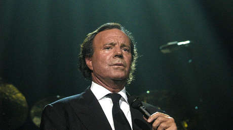 "Me metió la lengua hasta las amígdalas": Salen a la luz más detalles del escándalo sexual que salpica a Julio Iglesias