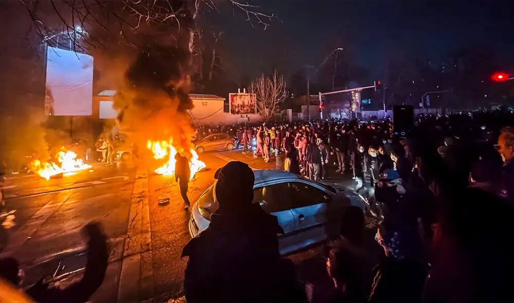 Las fuerzas de seguridad y las unidades de inteligencia de la Guardia Revolucionaria iraní han detenido a activistas, abogados y ciudadanos comunes. Las fuerzas de seguridad y las unidades de inteligencia de la Guardia Revolucionaria iraní han detenido a activistas, abogados y ciudadanos comunes.