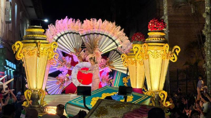 Camila I emociona en la segunda precarnavalera cruceña Camila I emociona en la segunda precarnavalera cruceña