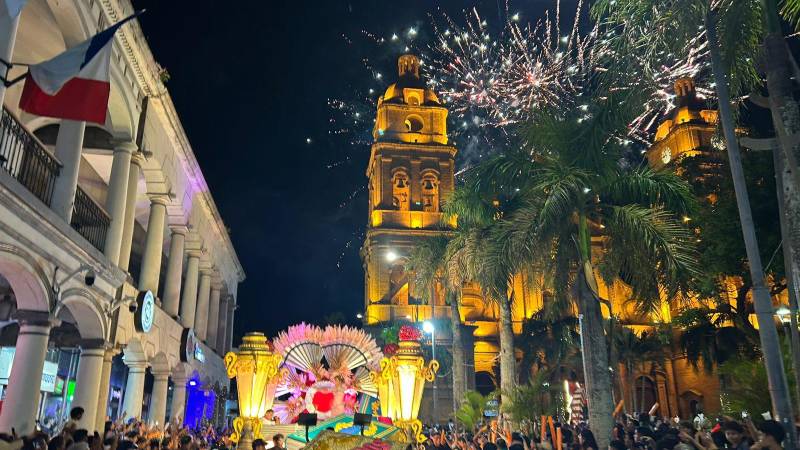 Camila I emociona en la segunda precarnavalera cruceña Camila I emociona en la segunda precarnavalera cruceña