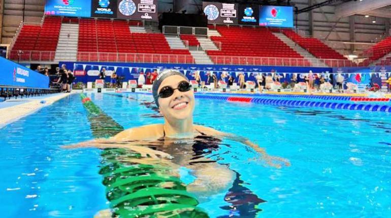La nadadora boliviana Adriana Giles López, durante una competencia de natación.