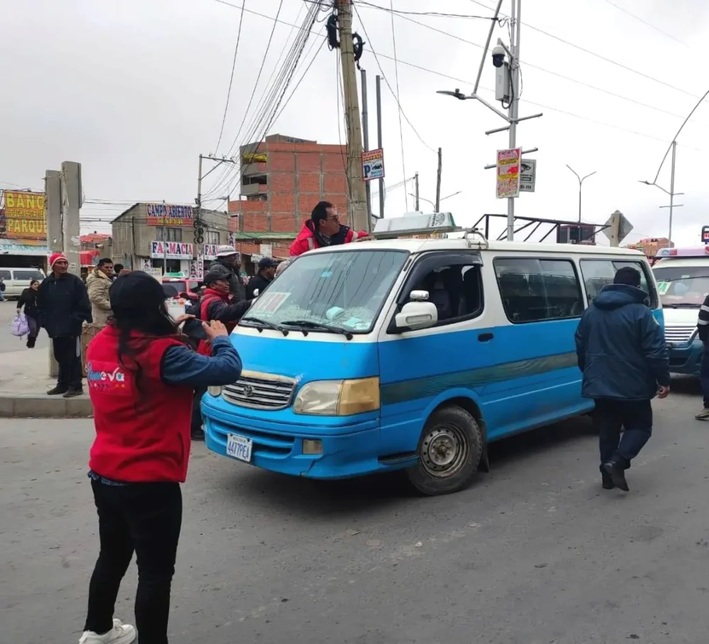 Funcionarios municipales realizan el control para evitar trameajes. FOTO: GAMEA
