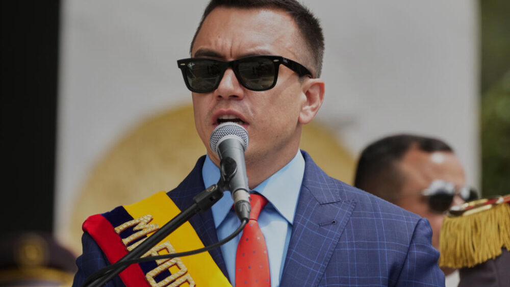 "Nuestros militares siguen enfrentando a grupos criminales atados al narcotráfico en la frontera sin cooperación alguna", dijo en la red social X el presidente ecuatoriano, Daniel Noboa.