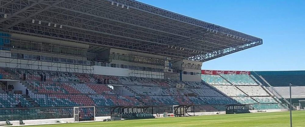 El estadio Tahuichi está prácticamente listo para el compromiso amistoso entre Bolivia y México. El estadio Tahuichi está prácticamente listo para el compromiso amistoso entre Bolivia y México.