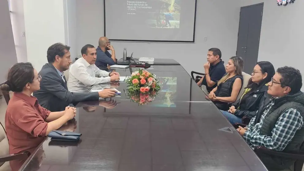 La reunión junto a los magistrados del Tribunal Agroambiental. SECRETARÍA DE MEDIO AMBIENTE Y RECURSOS HÍDRICOS