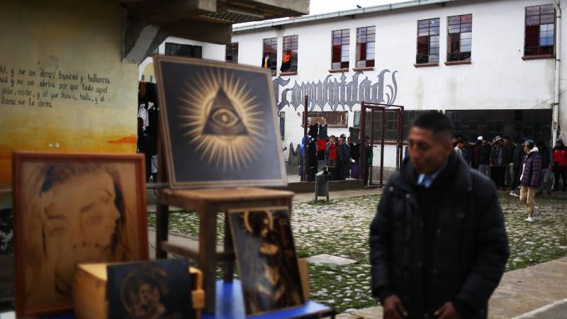 Jóvenes del Centro de Reinserción Social para Jóvenes ‘Qalauma’ en Viacha mostraron su talentos en manualidades Jóvenes del Centro de Reinserción Social para Jóvenes ‘Qalauma’ en Viacha mostraron su talentos en manualidades