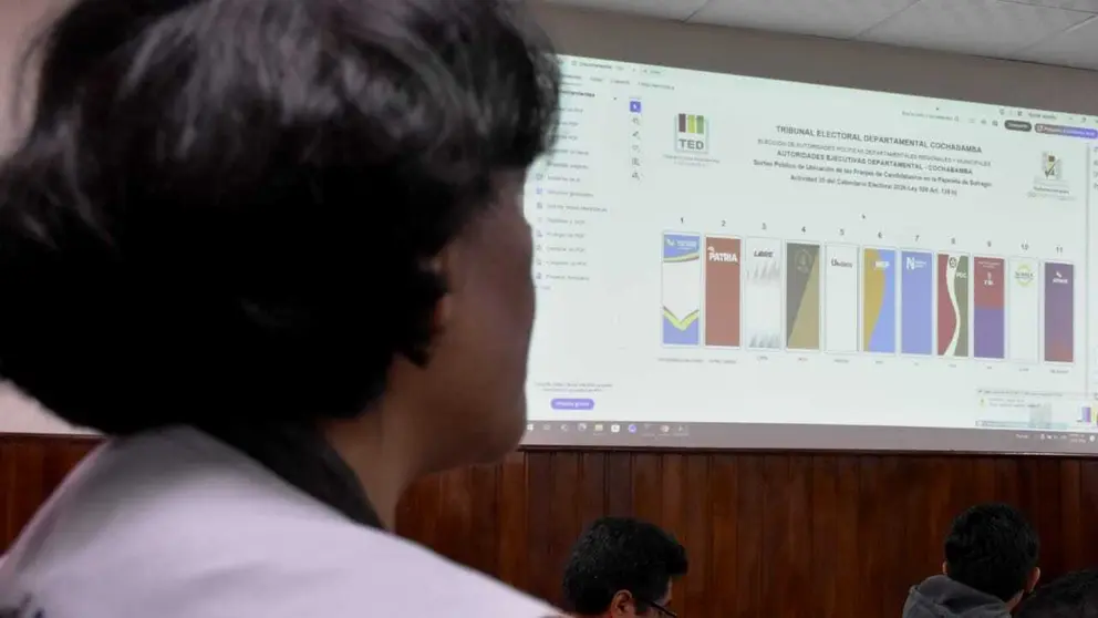 Imagen referencial del sorteo de ubicación de franjas en el TED, el 16 de enero. NOÉ PORTUGAL