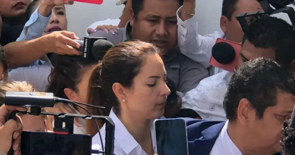 Rojas se presentó junto a su abogado y acompañada de su familia.