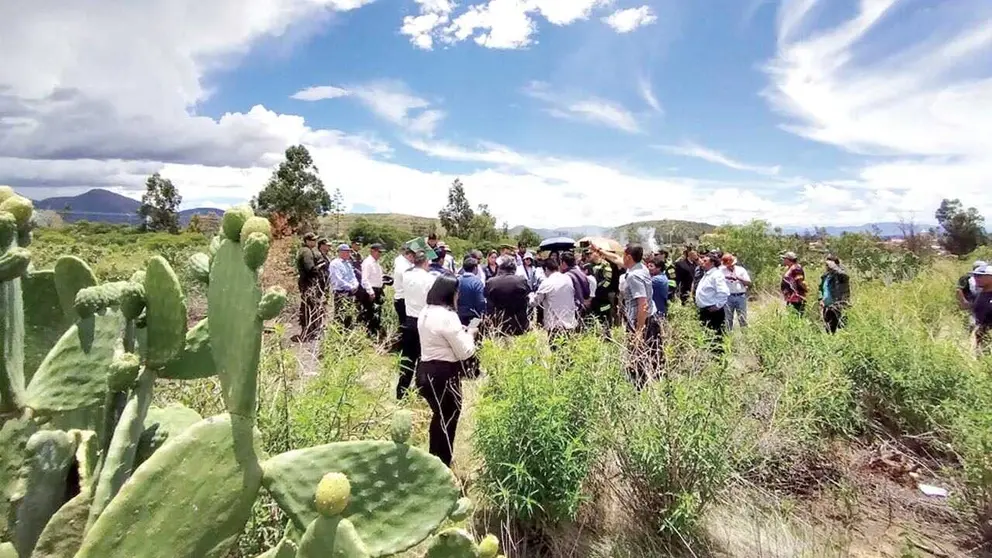 Inspección a los predios donde se emplazará la cárcel modelo, en Capilla Chillijchi en Arani, este 26 de enero. /MELISSA REVOLLO