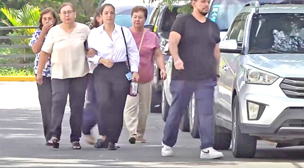 SANTA CRUZ. La exdiputada Laura Rojas cuando llegaba este lunes para declarar en la Fiscalía.