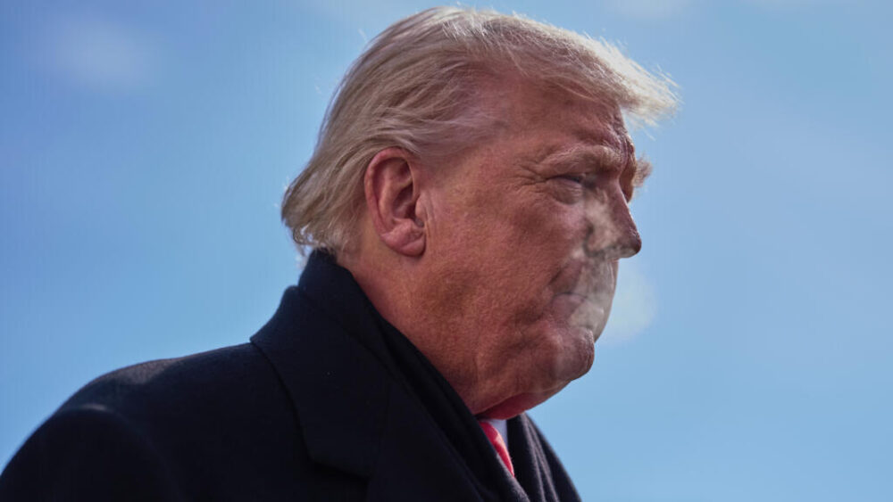 El presidente estadounidense Donald Trump habla ante los periodistas, el 27 de enero de 2026 en la Casa Blanca.