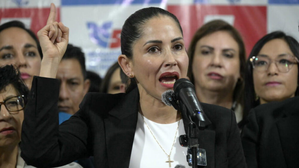 La excandidata presidencial de Ecuador Luisa González durante una conferencia de prensa en Quito, el 28 de enero de 2026.