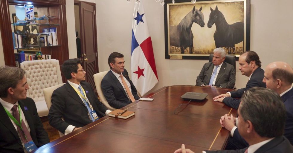 Reunión entre Paz y Mulino