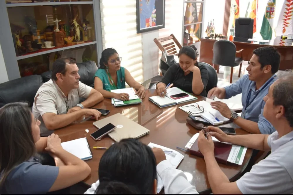 Buscar retomar las labores educativas en Cenvicruz, tras la riada.