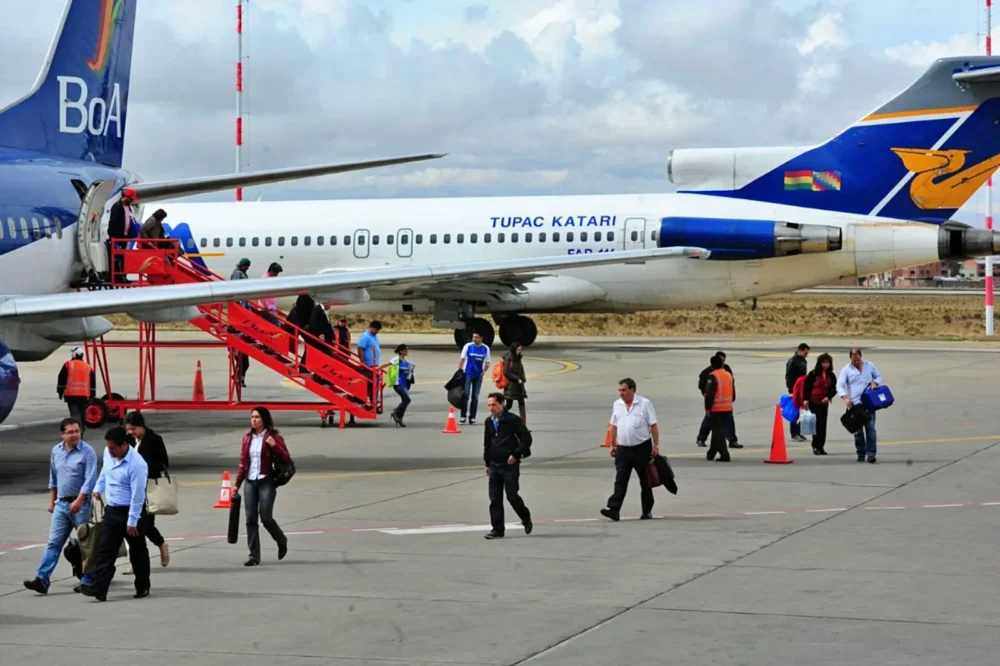 Arribo de pasajeros procedentes del exterior al aeropuerto de El Alto, en el departamento de La Paz.. Foto: Archivo